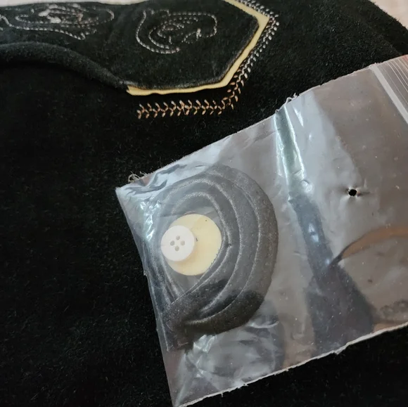 Authentic German Men’s Black Suede Lederhosen with Suspenders – Size 54 - Picture 13 of 13